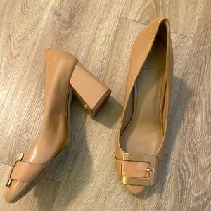 Tory Burch Beige Patent Leather Maria Pumps Size 9